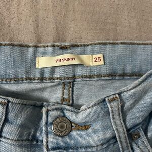Levi's 711 Skinny Jeans in Soft Blue